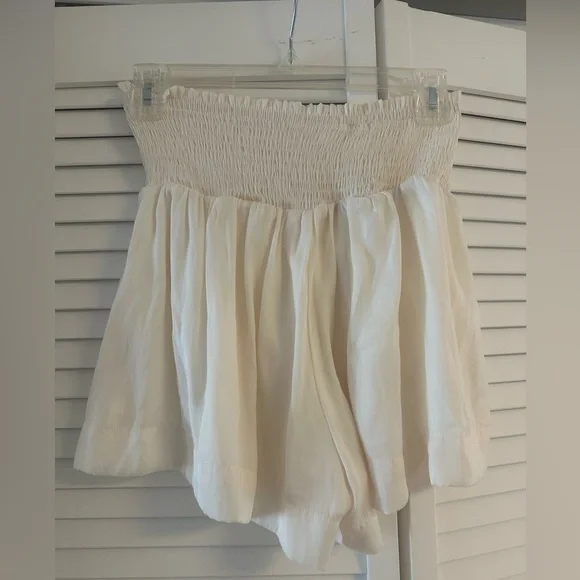 Womens TCEC White Smocked Waist Shorts - Picture 3 of 6